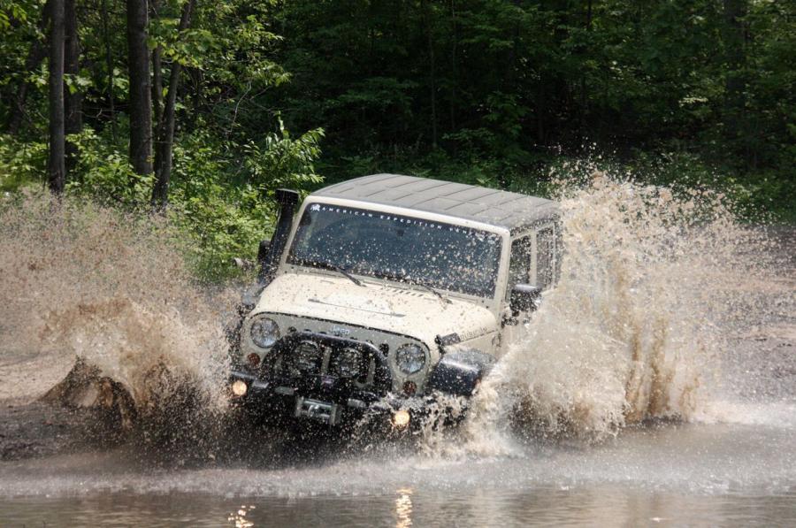  Jeep Wrangler Hemi AEV 2011 года  (фото 44 из 58)